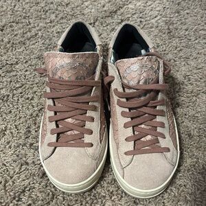 P448 Pink Python woman's size 36 
EXCELLENT condition